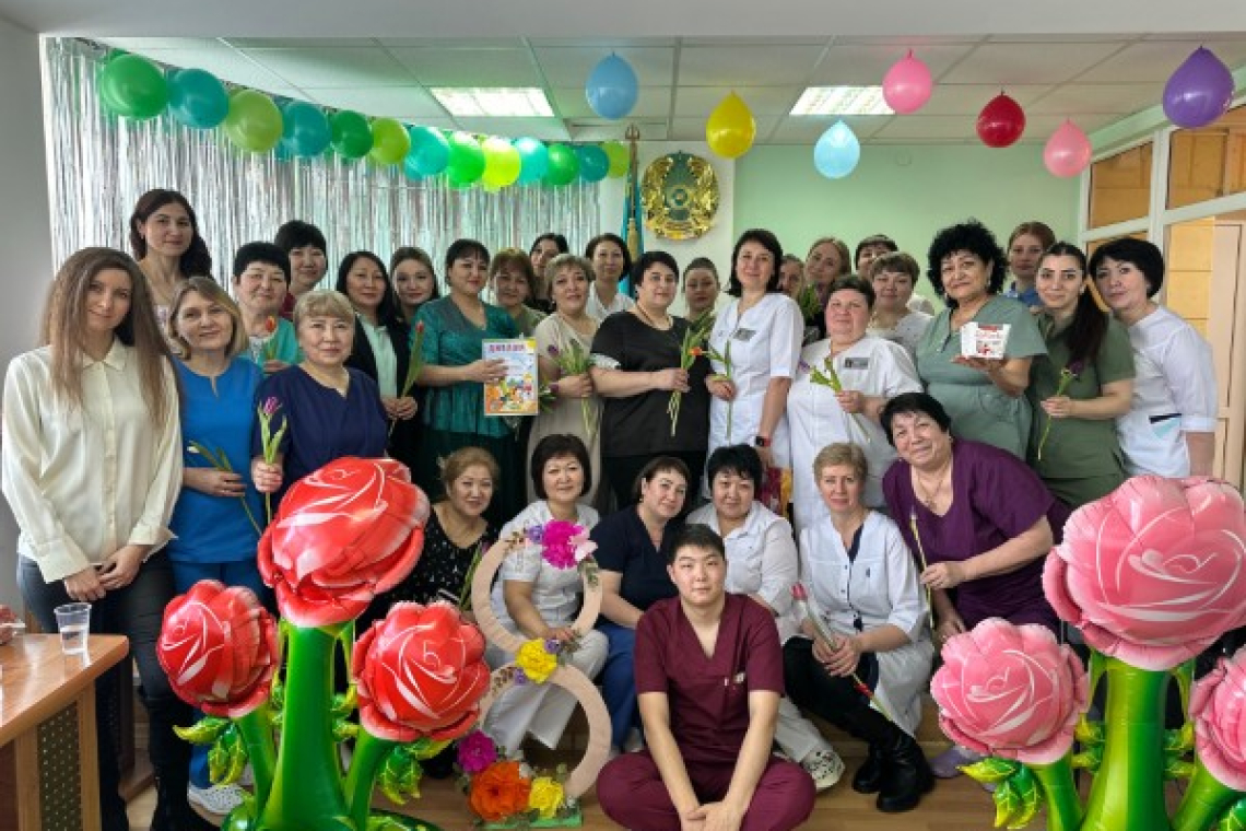 Бүгін біз Көпбейінді қалалық жедел медициналық жәрдем ауруханасында қымбатты әріптестерімізді Халықаралық әйелдер күнімен құттықтатық!
