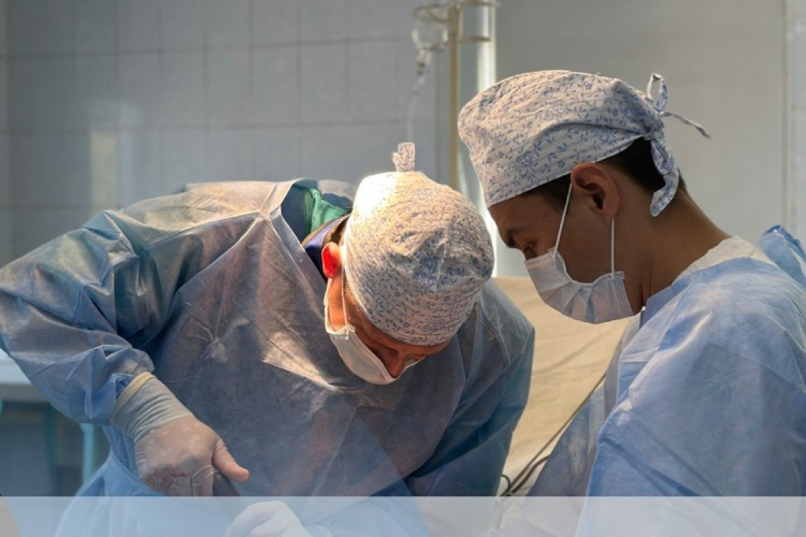 41-летняя женщина поступила в нашу больницу на плановую операцию по удалению аппарата Хоффмана с левого бедра. Но за этой строкой — история, в которую сложно поверить